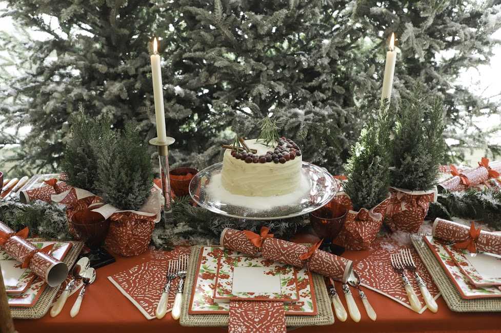 caspari holiday berry and red lifestyle tabletop